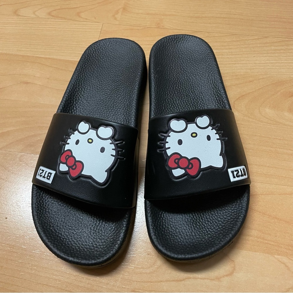 New BTS BT21 Club x Hello Kitty Sanrio Slides   size 39